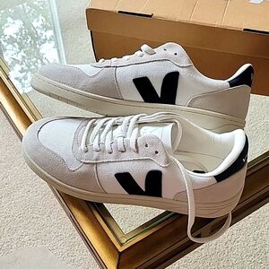 BRAND NEW Veja V-10 Mesh and Leather Sneakers, US Size 11, EU44, Blue and White